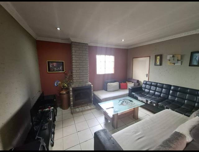 4 BEDROOM HOUSE FOR SALE IN CLAYVILLE